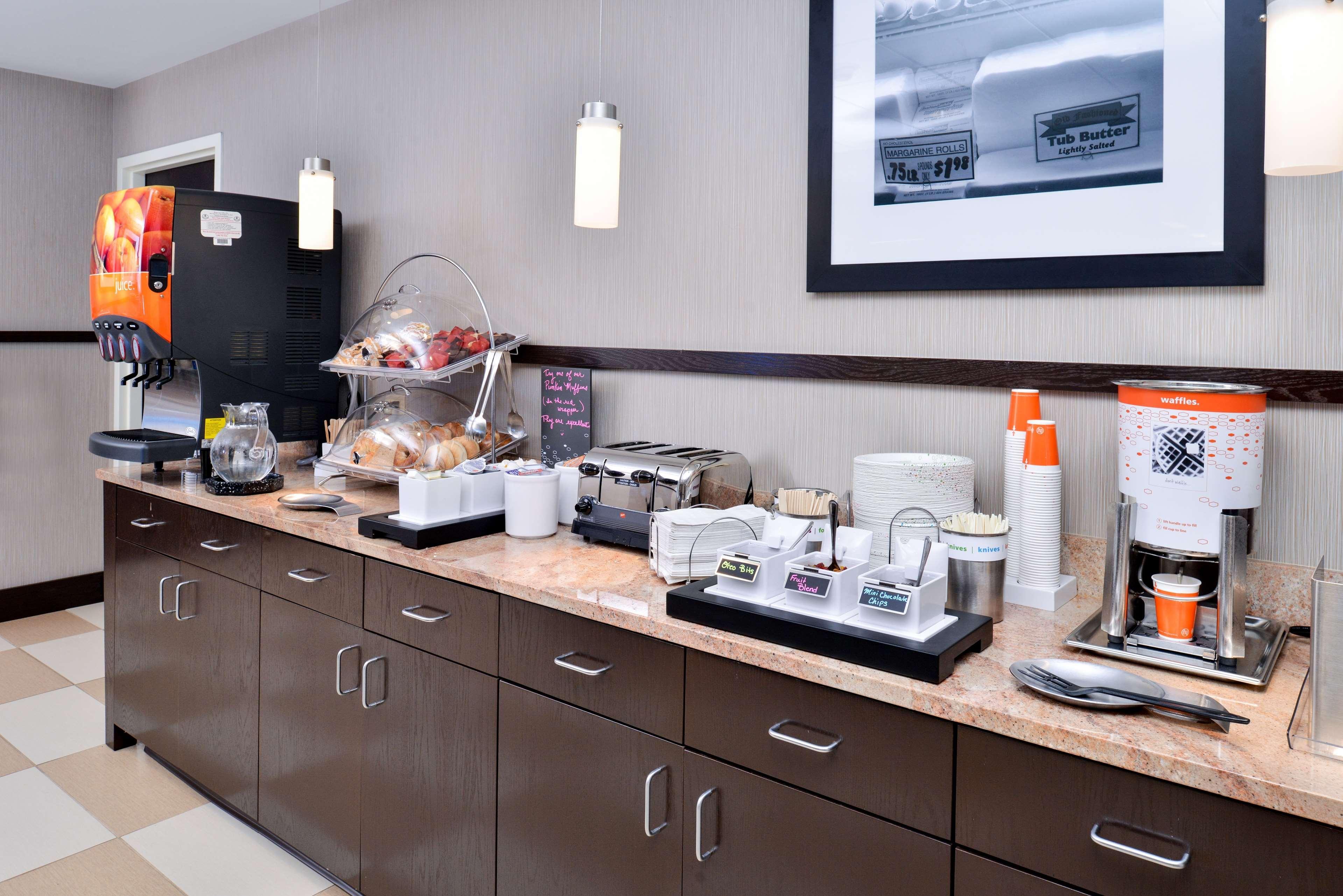 Hampton Inn & Suites California University-Pittsburgh Coal Center Екстериор снимка