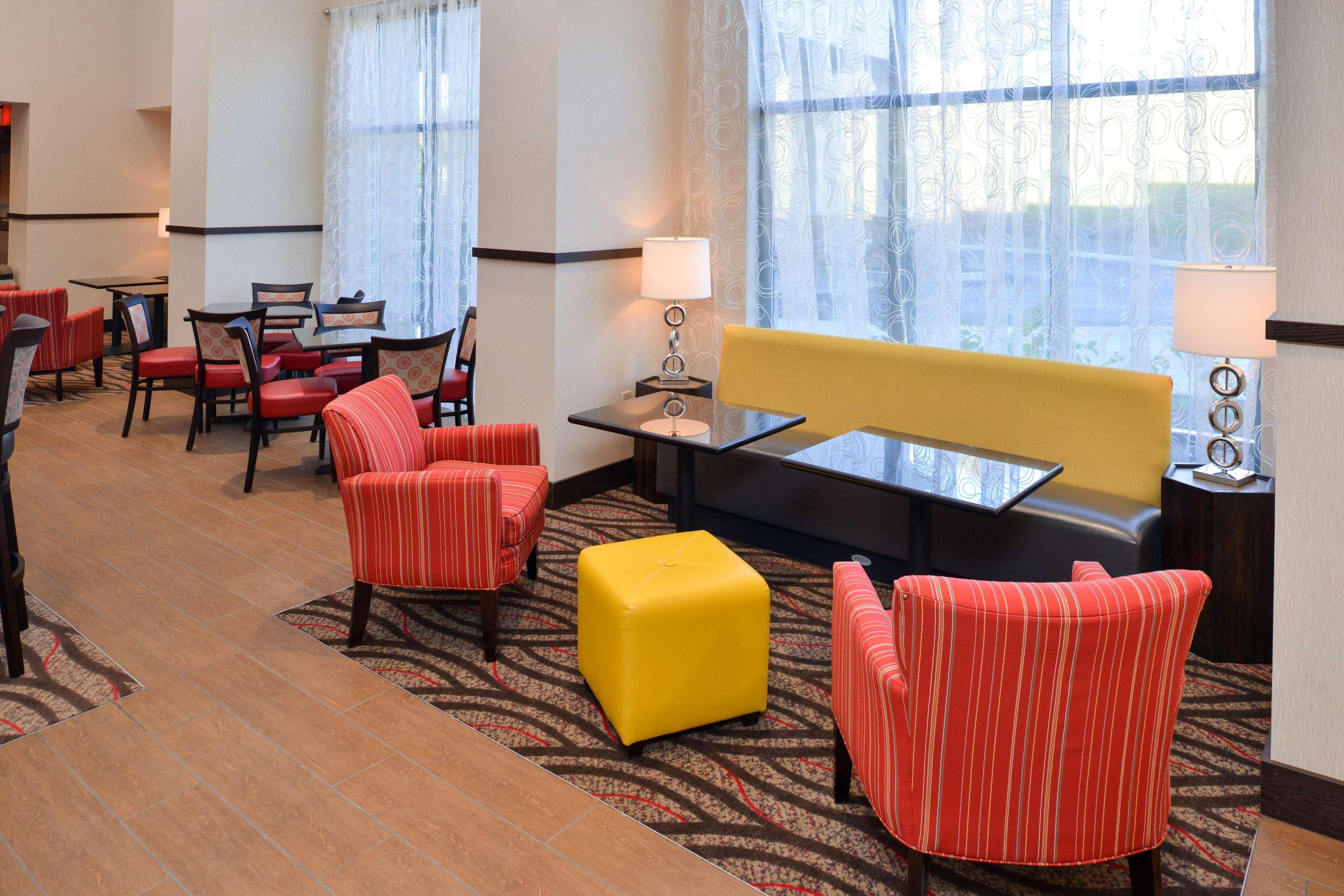 Hampton Inn & Suites California University-Pittsburgh Coal Center Екстериор снимка