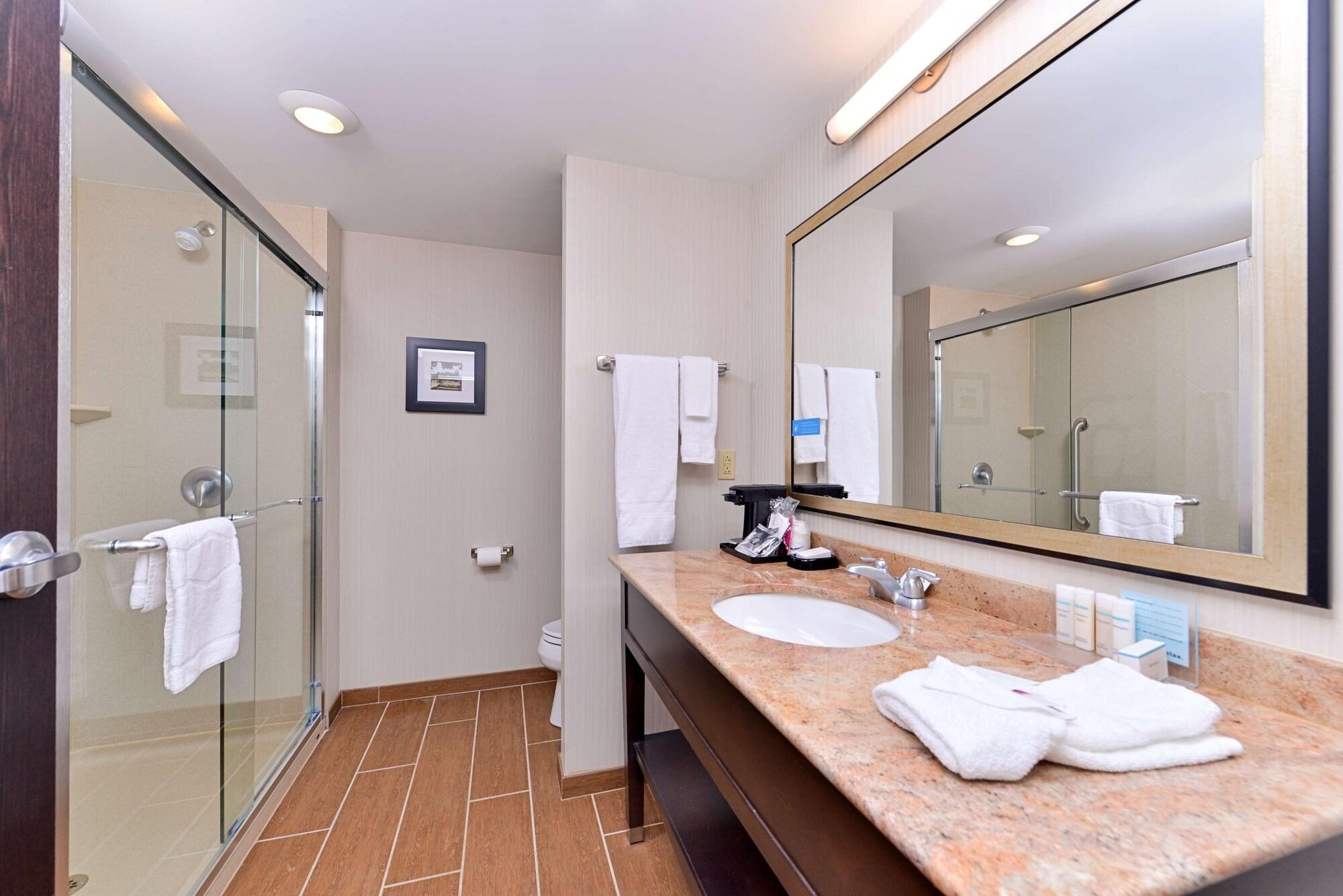 Hampton Inn & Suites California University-Pittsburgh Coal Center Екстериор снимка