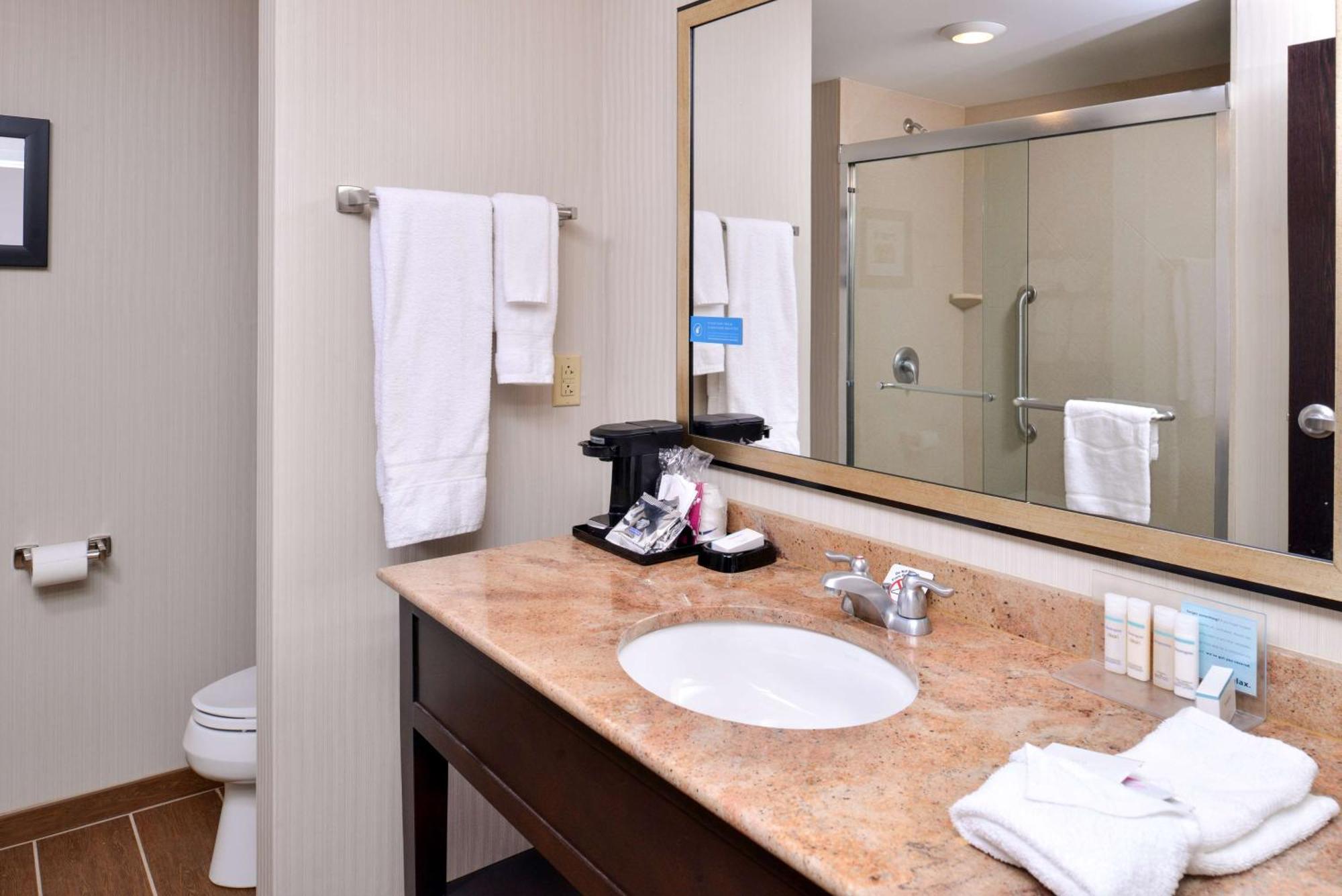 Hampton Inn & Suites California University-Pittsburgh Coal Center Екстериор снимка